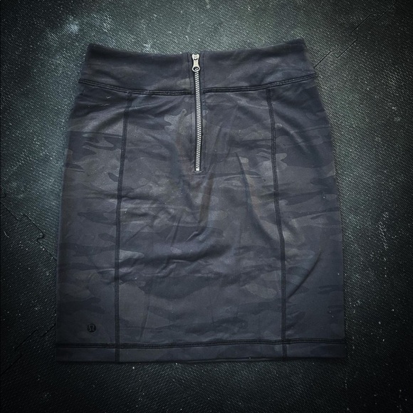 lululemon 4/6 rocket skirt savasana black camo - Picture 4 of 8